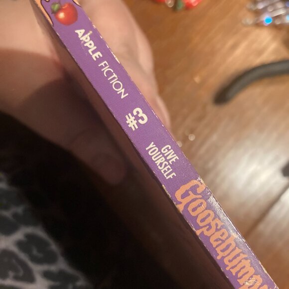 Vintage Book-Goosebumps Trapped in Bat Wing Hall 1996-RL Stine-Choose the Scare - Picture 4 of 4